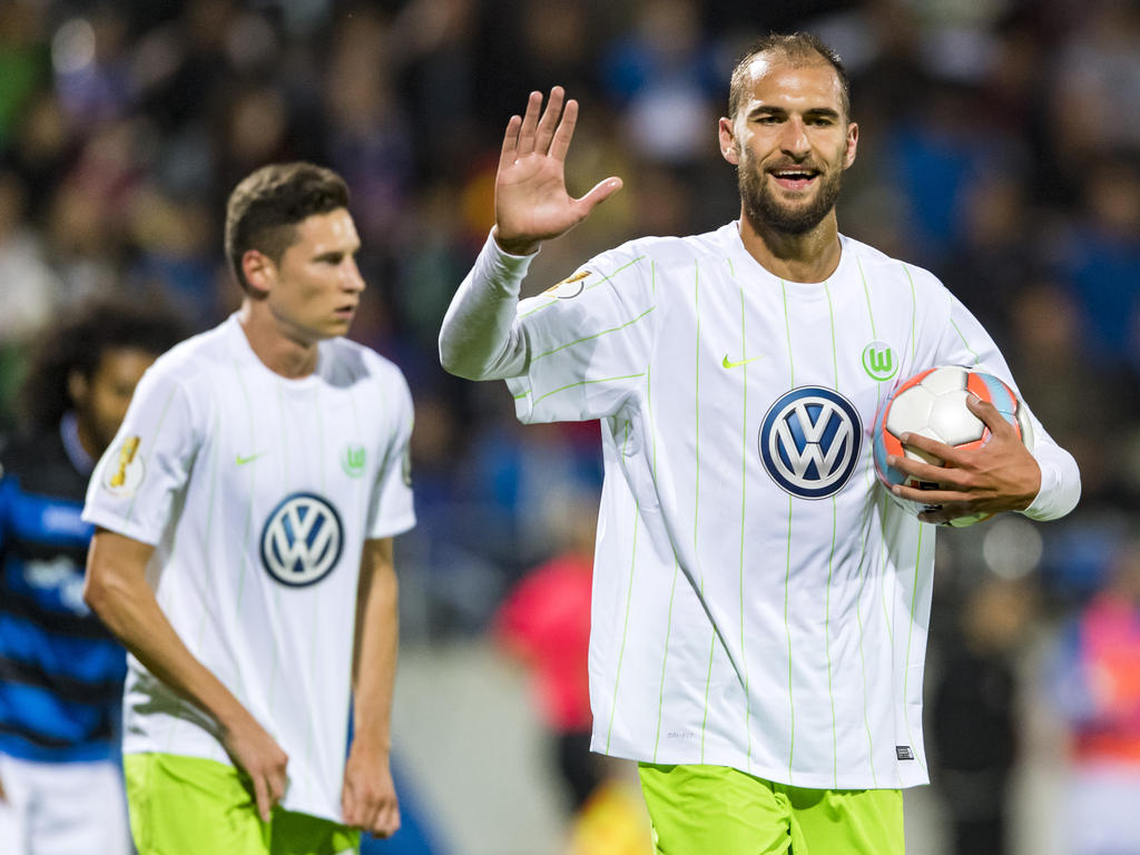 Bas Dost (r.) erhöhte früh auf 2:0 für den VfL Wolfsburg