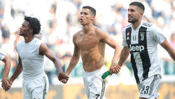 Cristiano Ronaldo (m.) erzielte seine ersten beiden Pflichtspieltore für Juventus