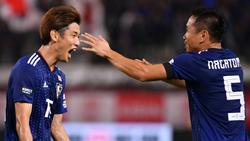 Yuya Osako von Werder Bremen (l.) erzielte einen Treffer für Japan