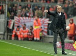 Bayern München-trainer Pep Guardiola staat langs de lijn om zijn ploeg te coachen tijdens het competitieduel Bayern München - 1899 Hoffenheim. (31-01-2016)