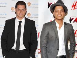 Javier 'Chicharito' Hernández (l.) en Peter 'Bruno Mars' Hernandez (r.).