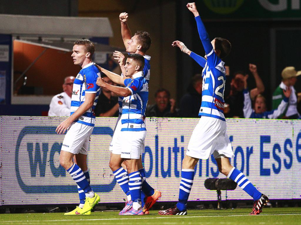 De spelers van PEC Zwolle vieren de 3-1 tegen PSV. Ben Rienstra (l.) is de maker van het doelpunt. (13-09-2014)