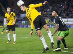 Uroš Matić (m.) kopt tijdens de wedstrijd NAC Breda - Feyenoord de bal weg voordat Colin Kâzım-Richards (r.) gevaarlijk kan worden voor de uitploeg. (21-12-2014)