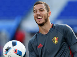 Uitblinker Eden Hazard op een training voorafgaand aan het duel tussen België en Wales. (30-06-2016)