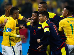 Brasil y Colombia en su duelo durante los Juegos Olímpicos. (Foto: Getty)