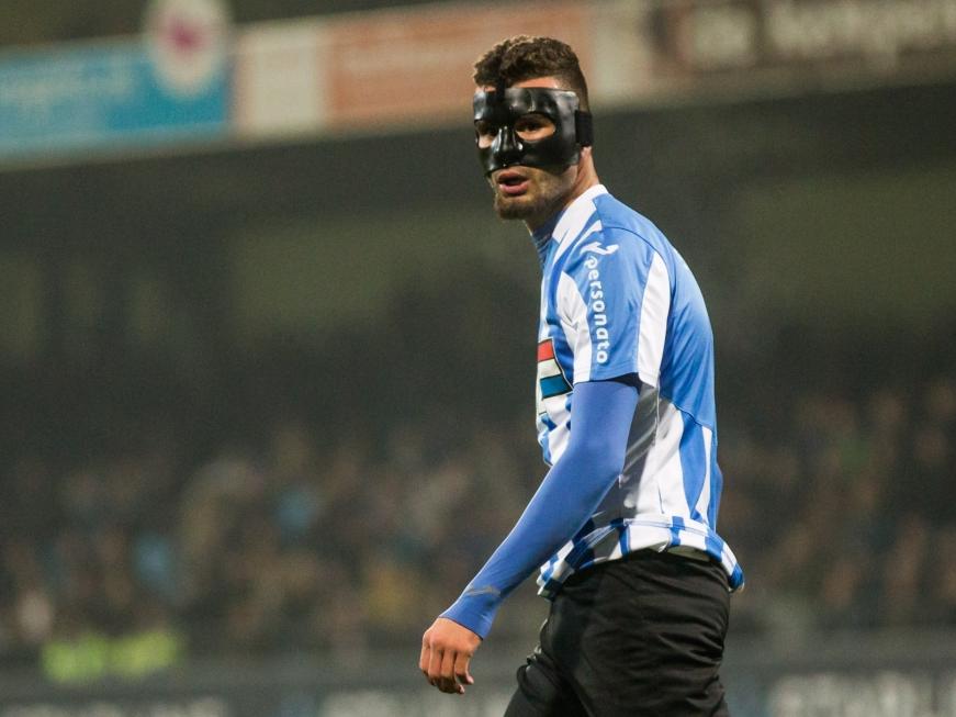 In een oefenduel liep Rai Vloet een gebroken jukbeen op, dus in de bekerwedstrijd tegen sc Heerenveen moet hij met een masker op spelen. (27-10-2016)