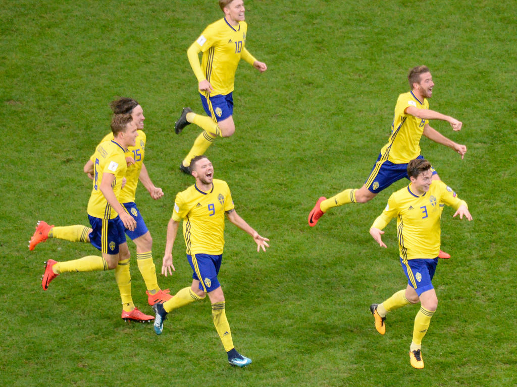 Schwedens Spieler feiern die WM-Teilnahme