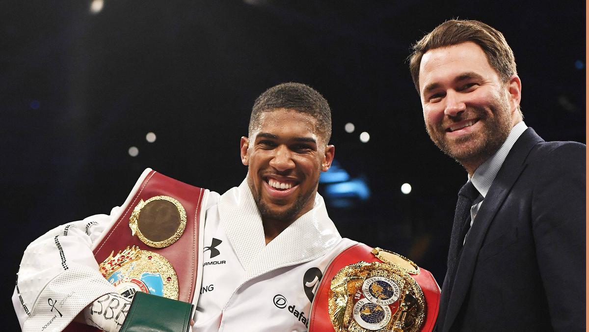 Anthony Joshua (l.) mit Promoter Eddie Hearn Anthony Joshua (l.) mit Promoter Eddie Hearn