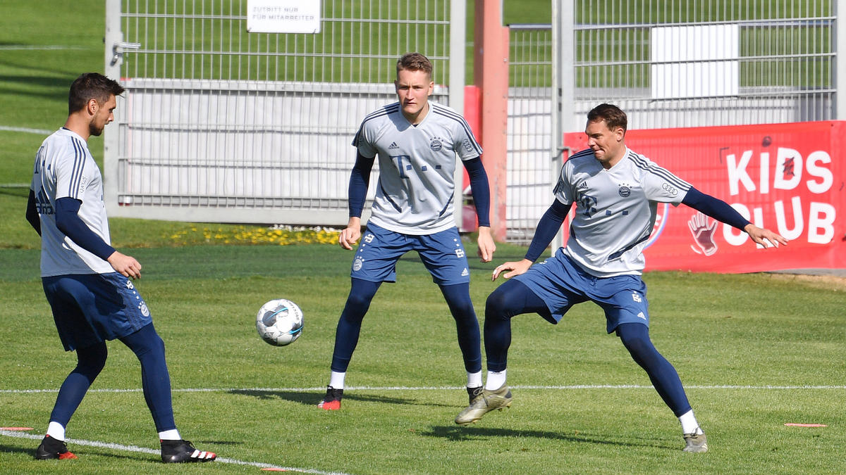 Verlässt Ron-Thorben Hoffmann (m.) den FC Bayern? Verlässt Ron-Thorben Hoffmann (m.) den FC Bayern?