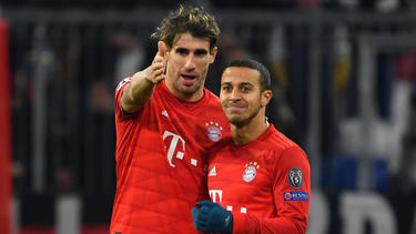 Thiago (r.) spielte sieben Jahre für den FC Bayern