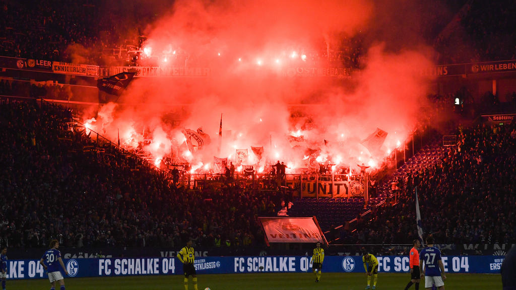 Heftiger Pyro-Einsatz bei FC Schalke vs. BVB