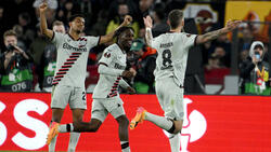 Bayer Leverkusen bejubelt den Sieg gegen AS Rom