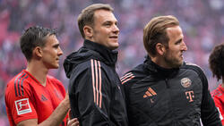 Manuel Neuer (M.) gewann seine zwölfte Deutsche Meisterschaft