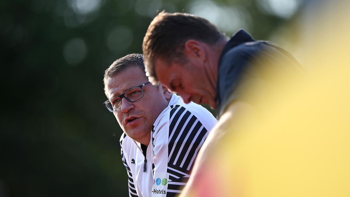 Max Eberl (l.) hofft auf einen Verbleib von Hazard, Dieter Hecking äußert sich zu aufkommenden Schalke-Gerüchten Max Eberl (l.) hofft auf einen Verbleib von Hazard, Dieter Hecking äußert sich zu aufkommenden Schalke-Gerüchten