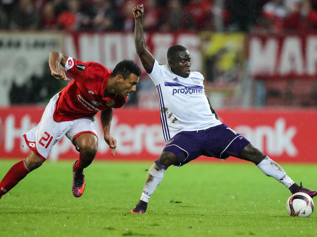 Karim Onisiwo von Mainz 05 (l.) lieferte gegen Anderlecht einen großen Kampf