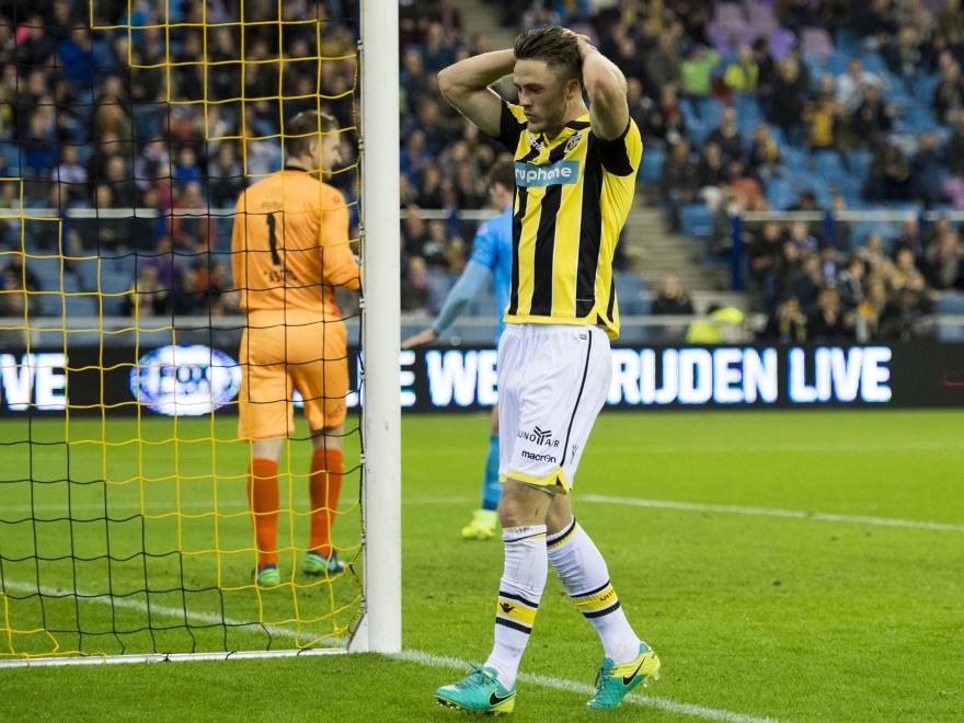 Ricky van Wolfswinkel baalt van een gemiste kans tegen Heracles Almelo. De spits van Vitesse kan niet voor de openingstreffer zorgen. (06-11-2016) Ricky van Wolfswinkel baalt van een gemiste kans tegen Heracles Almelo. De spits van Vitesse kan niet voor de openingstreffer zorgen. (06-11-2016)