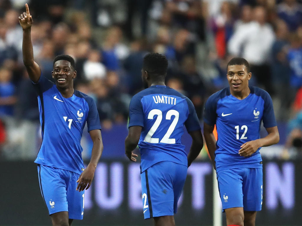 Ousmane Dembélé (l.) und Kylian Mbappé (r.) lassen England verzweifeln
