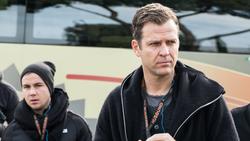 Oliver Bierhoff (r.) rechnet mit Einschnitten im Profifußball