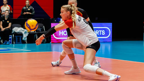 Die deutschen Volleyballerinnen um Lina Alsmeier schieden bei der EM aus.