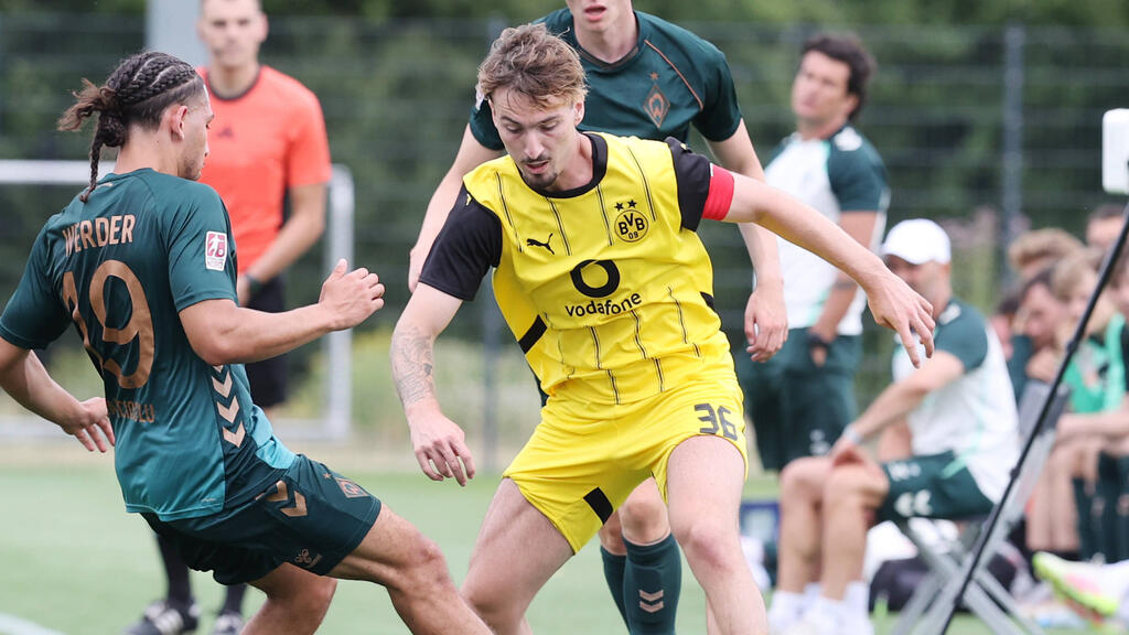 Tony Reitz führte die U19 des BVB als Kapitän aufs Feld Tony Reitz führte die U19 des BVB als Kapitän aufs Feld