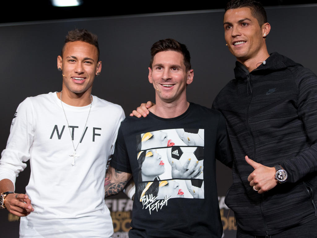 Messi (M.) bleibt der am besten bezahlte Fußballer der Welt Messi (M.) bleibt der am besten bezahlte Fußballer der Welt