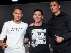 Messi (M.) bleibt der am besten bezahlte Fußballer der Welt