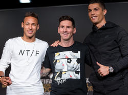 Lionel Messi (m.) verweist im Geldranking Neymar (l.) und Ronaldo auf die weiteren Plätze
