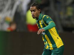 Jerson Cabral in actie tijdens ADO Den Haag - sc Heerenveen. (4-12-2013)