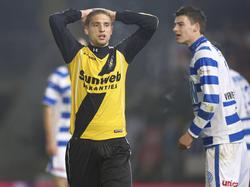 Jens Janse (l.) van NAC Breda heeft zichtbaar de smoor in tijdens een competitieduel met De Graafschap. Ted van de Pavert is met andere dingen bezig. (28-01-2012)