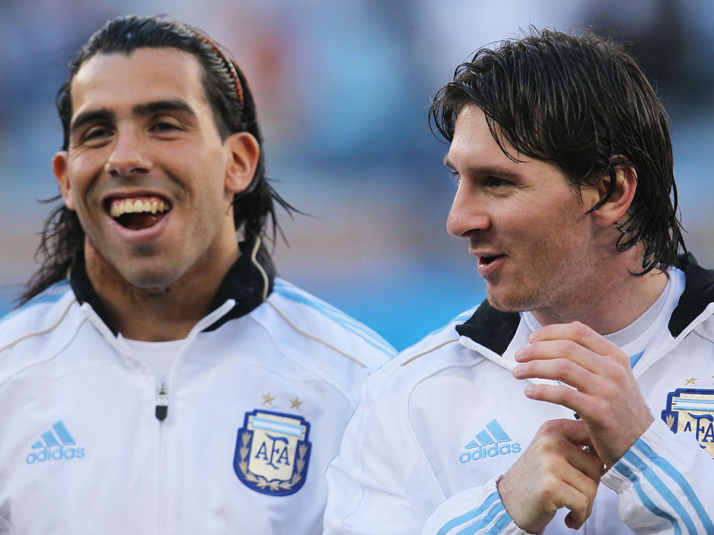 Carlos Tévez y Lionel Messi (dcha.) juntos en el Mundial de 2010. (Foto: Getty)