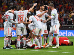 Spanien feiert im Duell der WM-Titelkandidaten einen Kantersieg gegen Argentinien