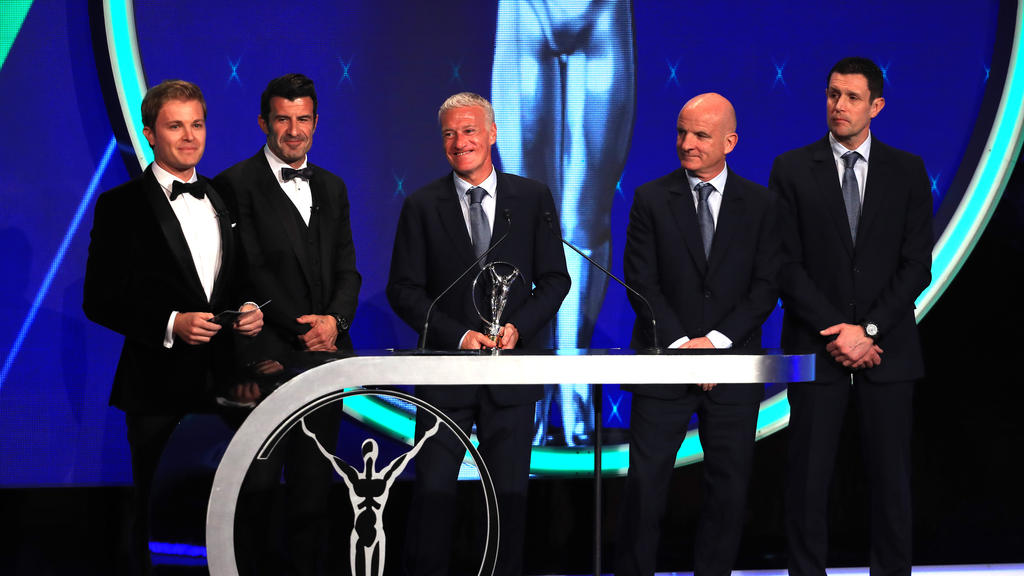 Auszeichnung: Didier Deschamps (M.) hat das beste Team