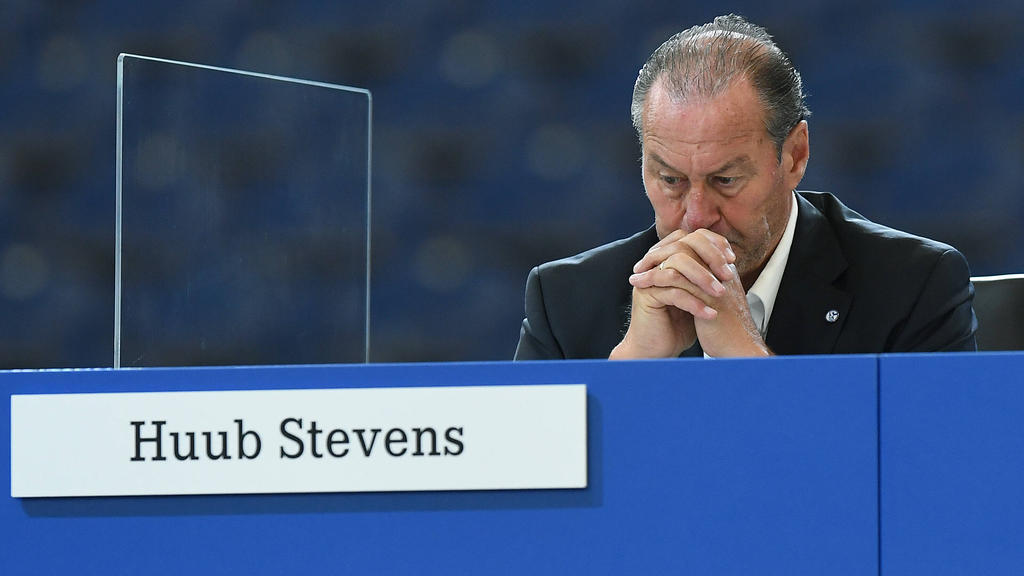 Huub Stevens macht sich Sorgen um den FC Schalke 04