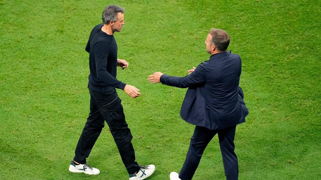 Spaniens Nationaltrainer Luis Enrique und Bundestrainer Hansi Flick