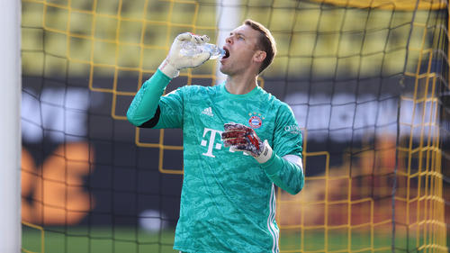 Kurze Trinkpause bei Manuel Neuer