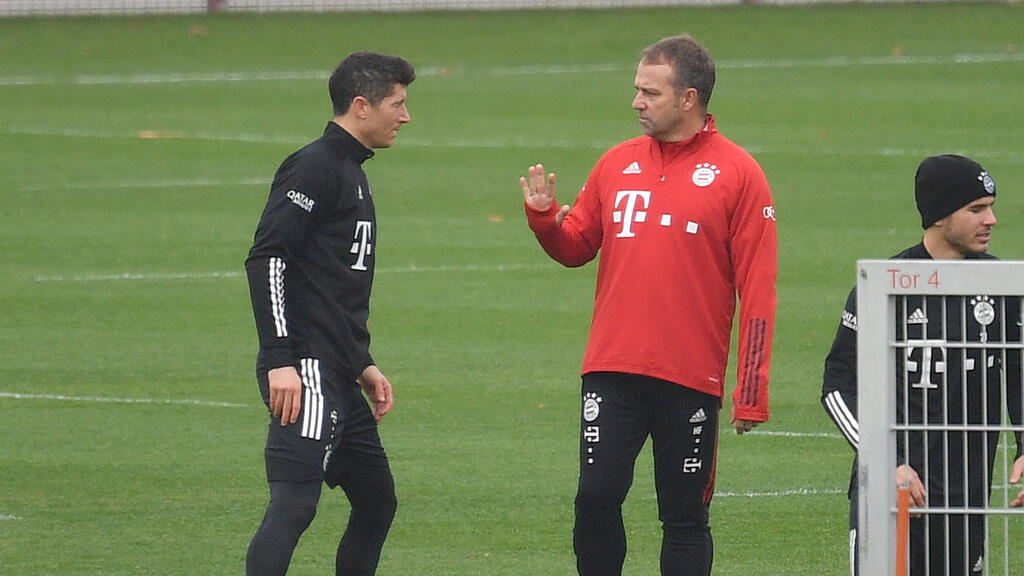 Arbeiteten beim FC Bayern zusammen: Hansi Flick (r.) und Robert Lewandowski