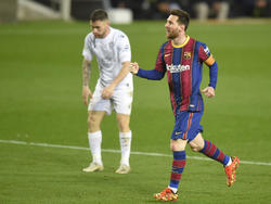 Messi celebra su doblete al Huesca.