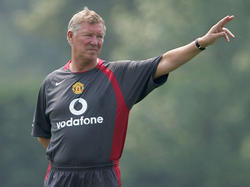 Manchester Uniteds Trainer-Idol Alex Ferguson wird mit einer nach ihm benannten Straße geehrt