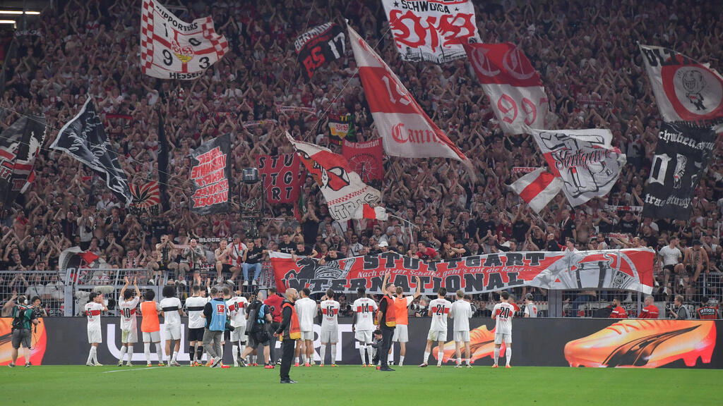 Fans des VfB Stuttgart protestieren gegen ihre Klubführung