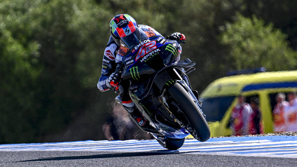 Alex Rins testet die neue Yamaha M1