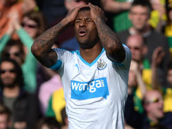Georginio Wijnaldum mist van zijn gemiste kans tijdens de competitiewedstrijd Norwich City - Newcastle United. (02-04-2016)