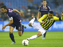 Bart Vriends (l.) en Wallace (r.) raken uit evenwicht na een duel tijdens Vitesse - Go Ahead Eagles. (29-11-2014)