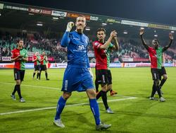 NEC-doelman Hannes Halldórsson pakt zijn momentje na afloop van het competitieduel met ADO Den Haag. (03-10-2015)