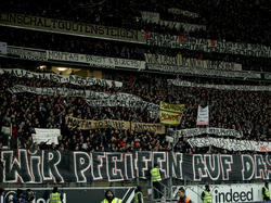 Die Fans von Eintracht Frankfurt protestierten gegen das Montagsspiel