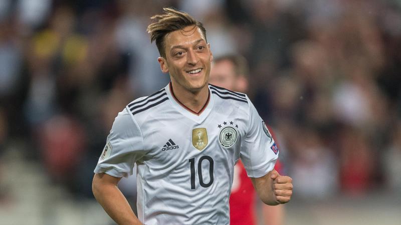 Ex-Nationalspieler Mesut Özil feiert seinen 30. Geburtstag