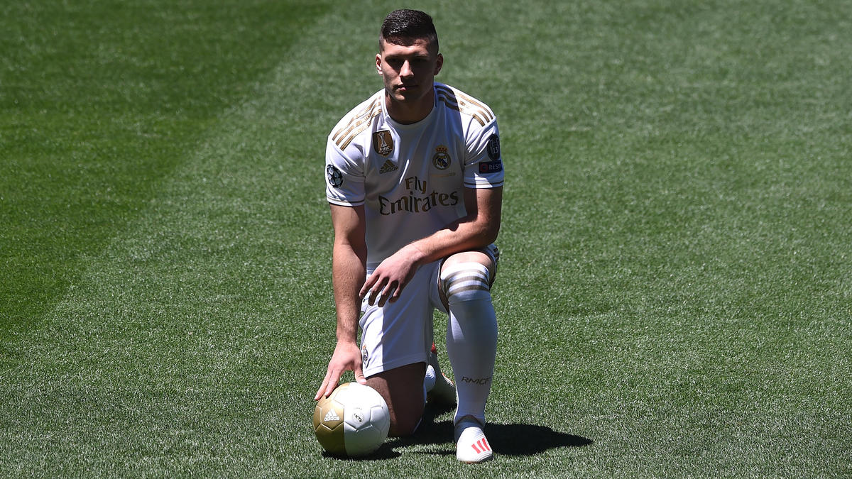Luka Jovic wechselte von Eintracht Frankfurt zu Real Madrid Luka Jovic wechselte von Eintracht Frankfurt zu Real Madrid