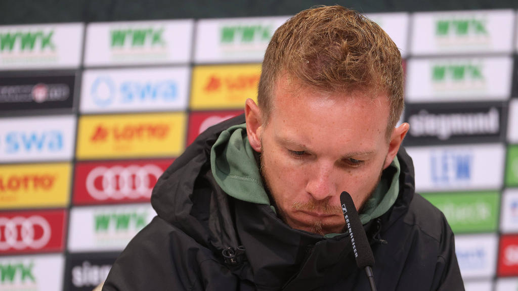 Bayerns Cheftrainer Julian Nagelsmann zeigte sich nach der Augsburg-Niederlage ziemlich mitgenommen