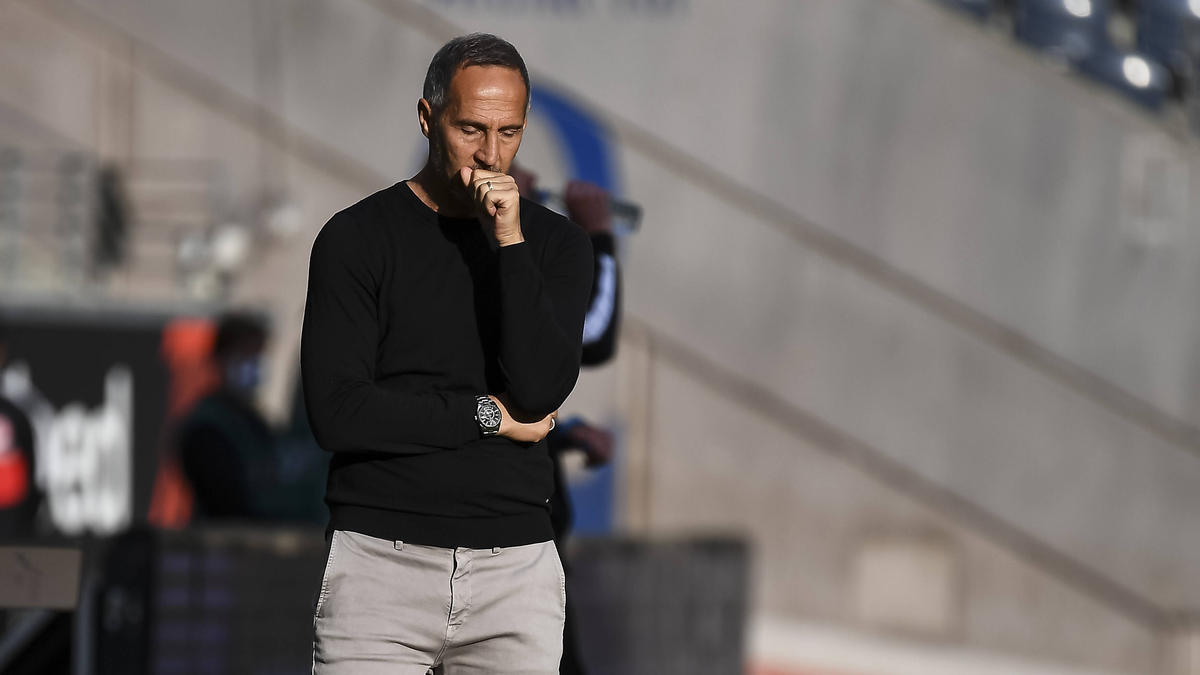 Mit Eintracht Frankfurt in der Krise: Trainer Adi Hütter Mit Eintracht Frankfurt in der Krise: Trainer Adi Hütter