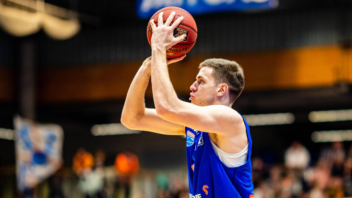 Bonn holt Power Forward Strahinja Micovic Bonn holt Power Forward Strahinja Micovic