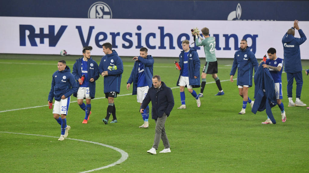 Die Mannschaft des FC Schalke 04 musste sich den Ultras stellen